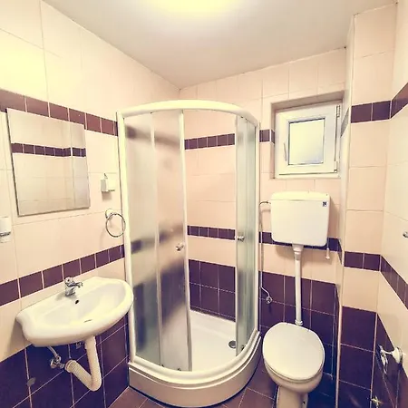 The Spots - 300m From The Gondola