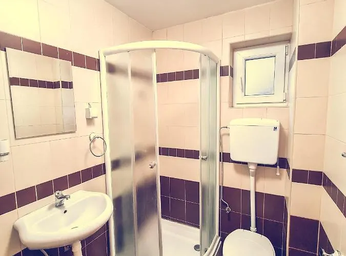 The Spots - 300m From The Gondola